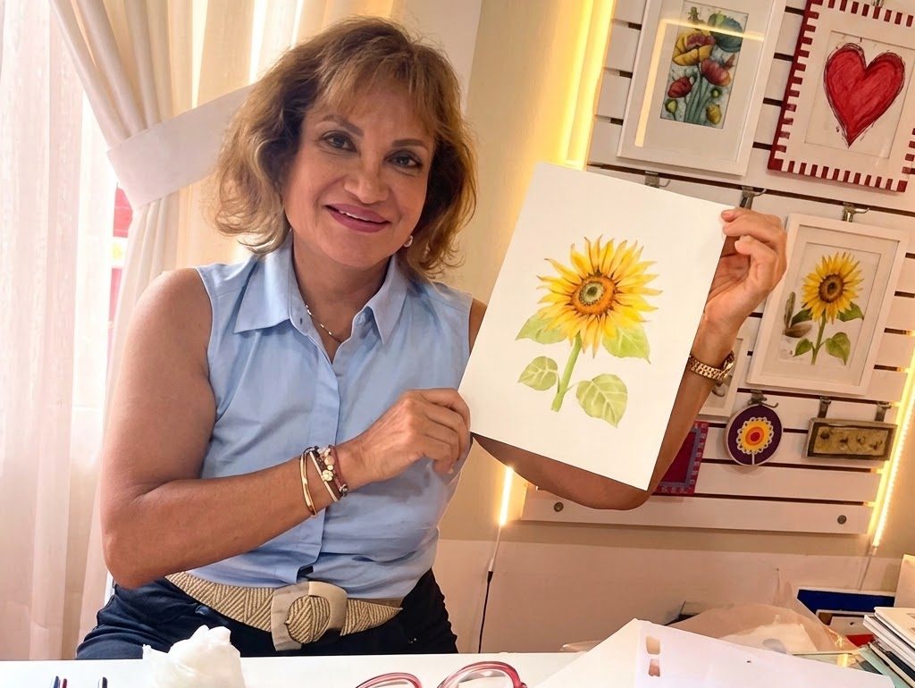 Alumna mostrando una acuarela de girasol